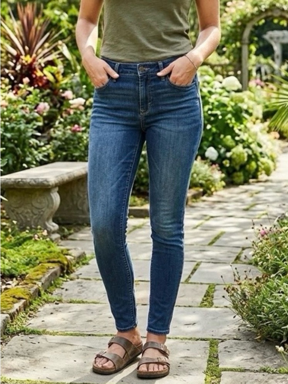 👖💛Hollister Blue Jeans Like New Size 7R